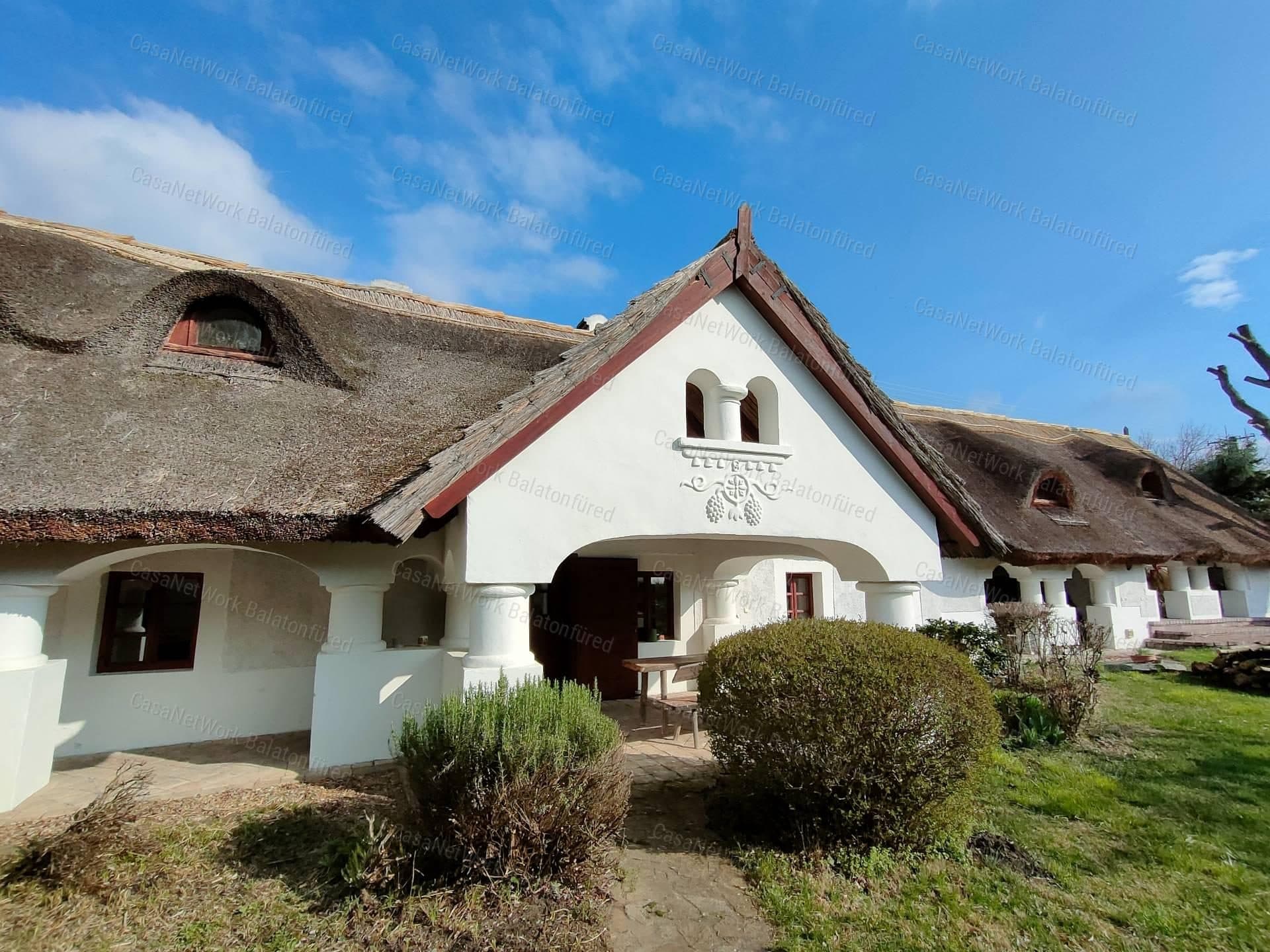 Autentisches Luxushaus in der Káli-Medencke mit ausgezeichneter Architektur